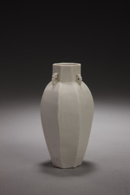 图片[1]-Dingyao white glaze octagonal four-series bottle-China Archive